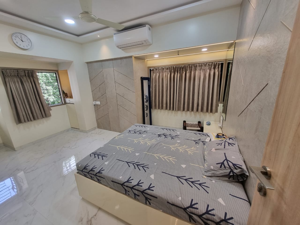 2 BHK Semi Furnished in Poonam Park CHS , Parel